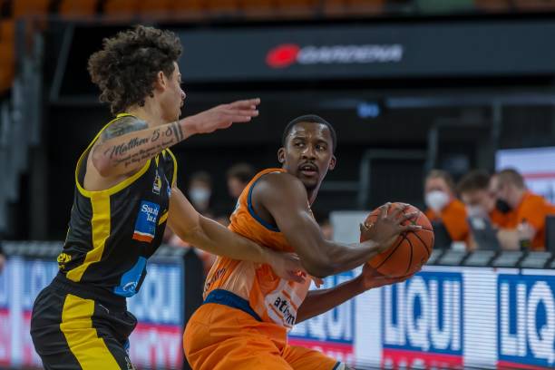 不仅违背了 不仅违背了