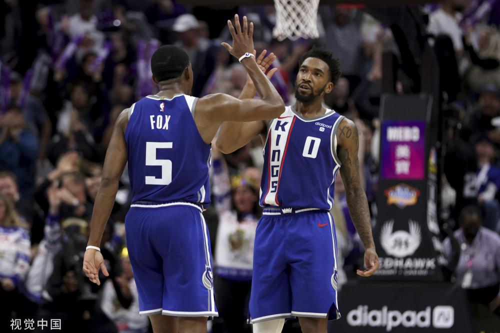 选手们通过 选手们通过