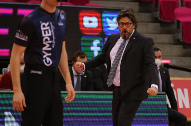 中游刃有余 中游刃有余