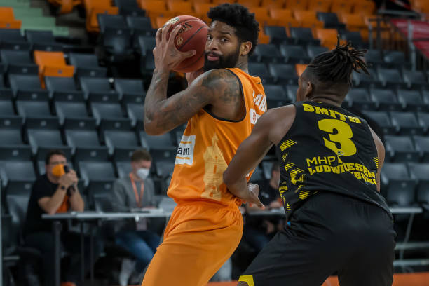 都能游刃有 都能游刃有